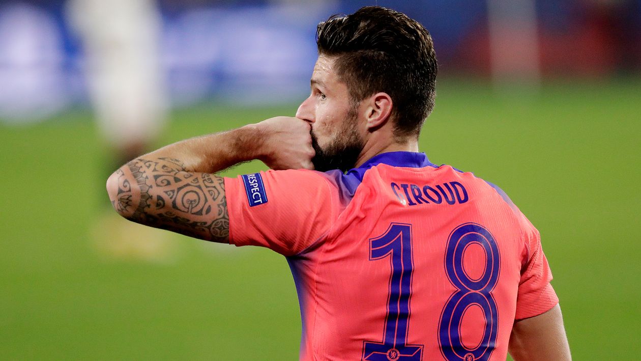 Watch: Olivier Giroud scores all four goals including perfect hat-trick.