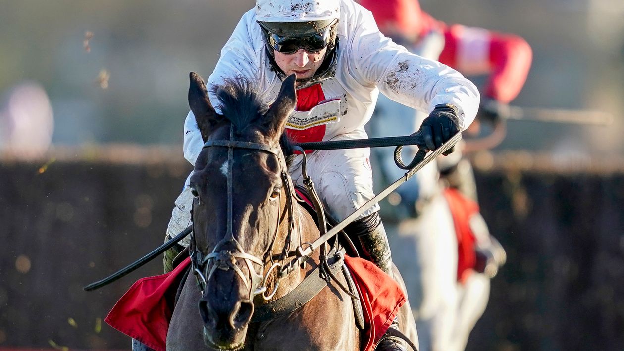 Nube Negra powers clear in the Desert Orchid