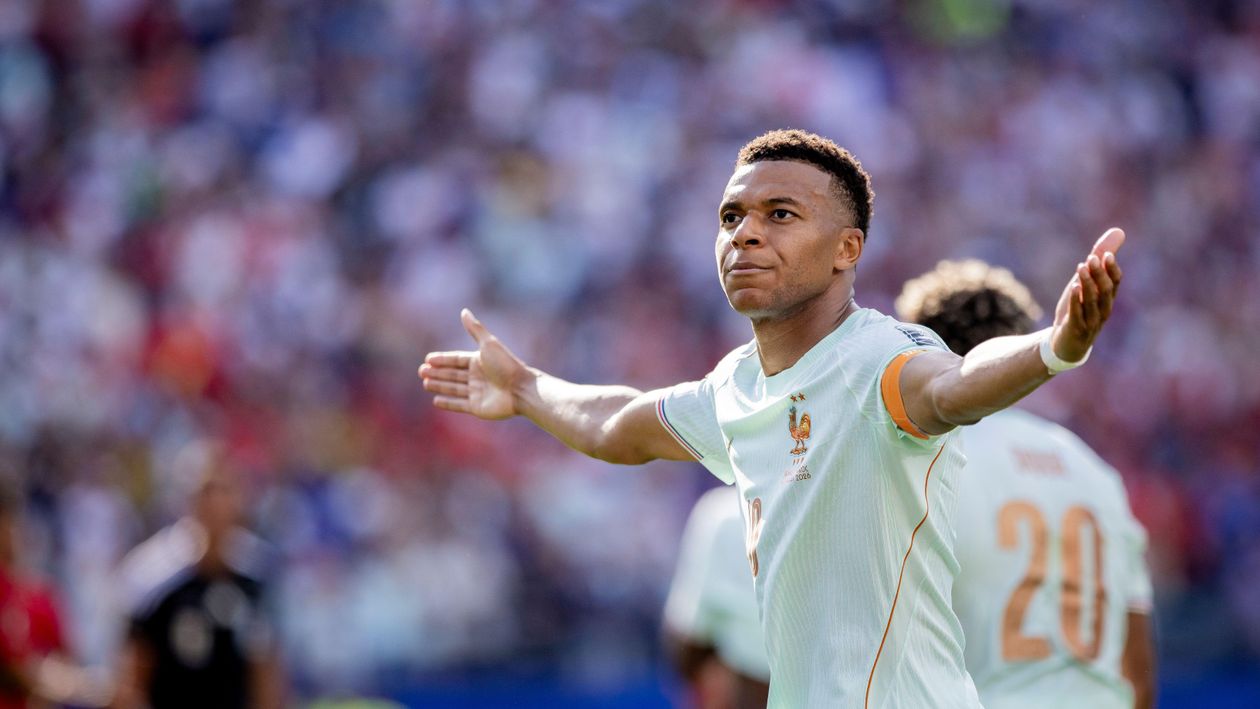 France 2-0 Morocco: Kylian Mbappe and Ousmane Dembele send favourites into semi-finals
