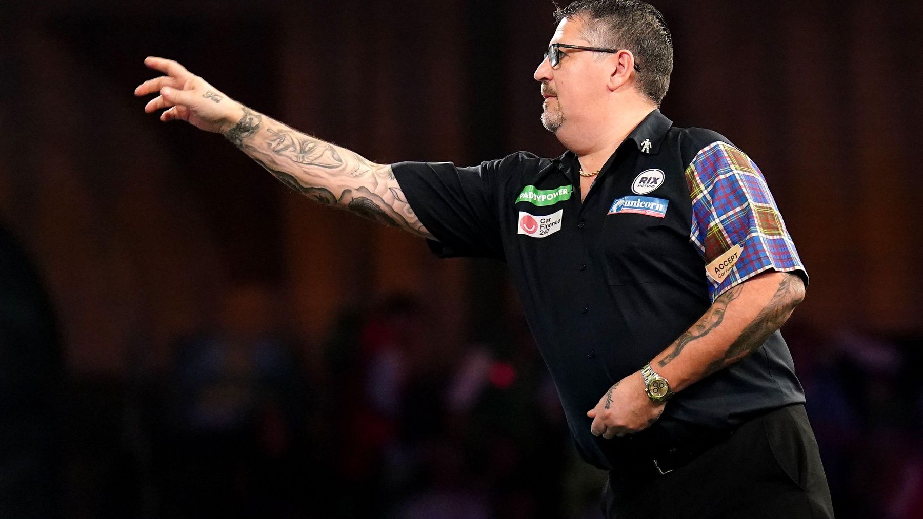 World darts results Gary Anderson storms into round round three at