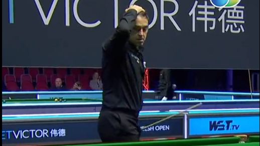 Ronnie O'Sullivan's tip flew off again
