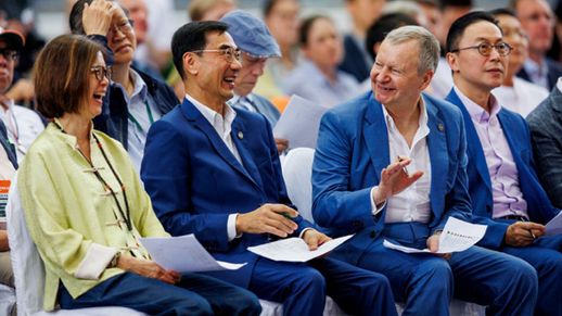 Winfried Engelbrecht-Bresges shares a joke with HKJC Chairman Michael Lee