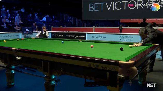 Scroll down to watch Ronnie O'Sullivan's incredible positional pot
