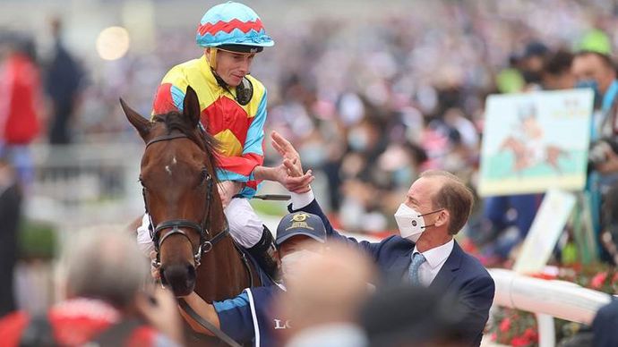 Ryan Moore and Richard Gibson teamed up to take the G1 LONGINES Hong Kong Sprint with Wellington