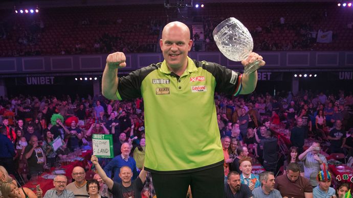 World Grand Prix darts results: Michael van Gerwen beats Peter Wright