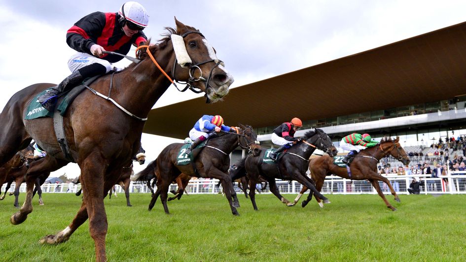 Lattam (far side) lunges to win the Irish Lincolnshire