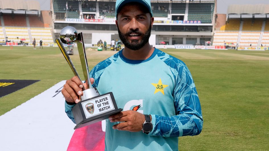Sajid Khan with the Man of the Match photo