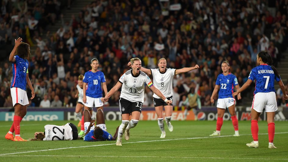 Alexandra Popp celebrates her second goal against France
