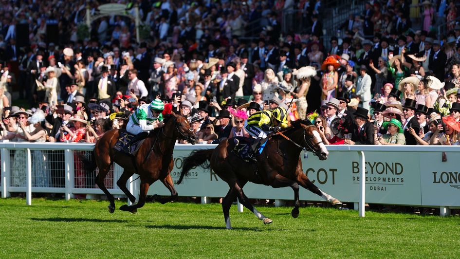 My Cloud strides out powerfully to win the Hunt Cup