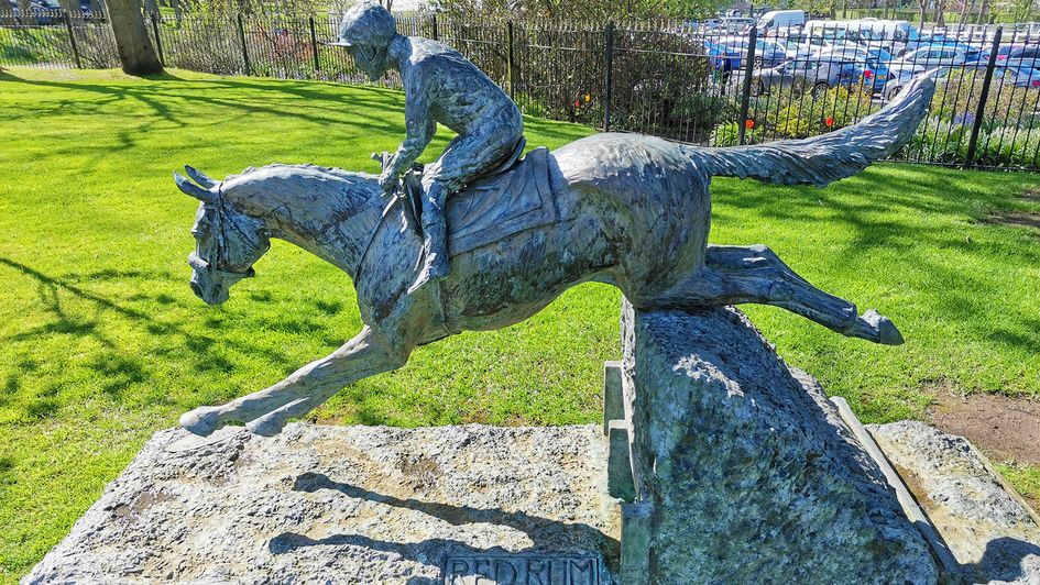 Statue of Red Rum at Ayr racecourse