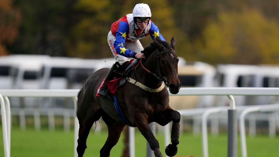 Hurricane Pat saunters to victory at Sandown