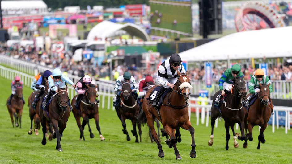 Hickory Lad comes nicely clear at Epsom