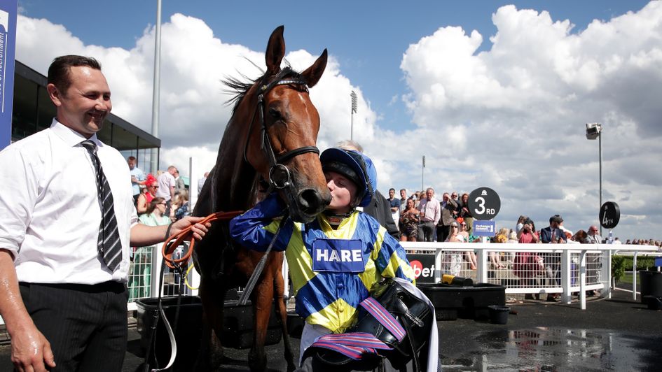 Hollie Doyle gives Trueshan a kiss at Newcastle