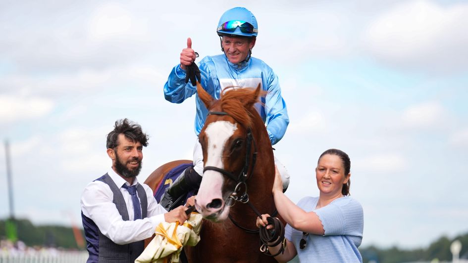 Thumbs up for Seamie Heffernan after Thesecretadversary wins the Jersey