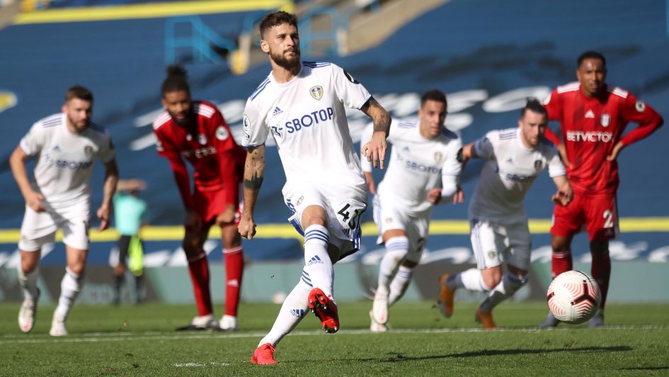 Mateusz Klich scores his penalty against Fulham