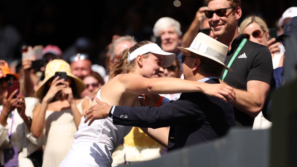Elena Rybakina celebrates victory with her team