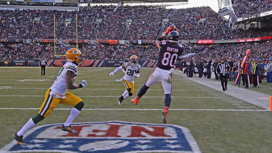 Trey Burton of the Chicago Bears catches a touchdown pass against the Green Bay Packers
