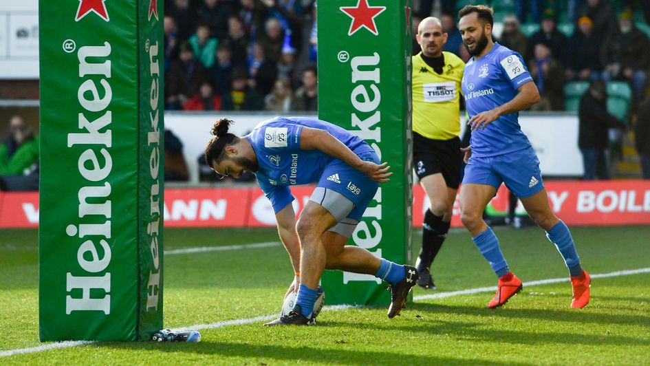 Leinster's James Lowe scores his sides first try