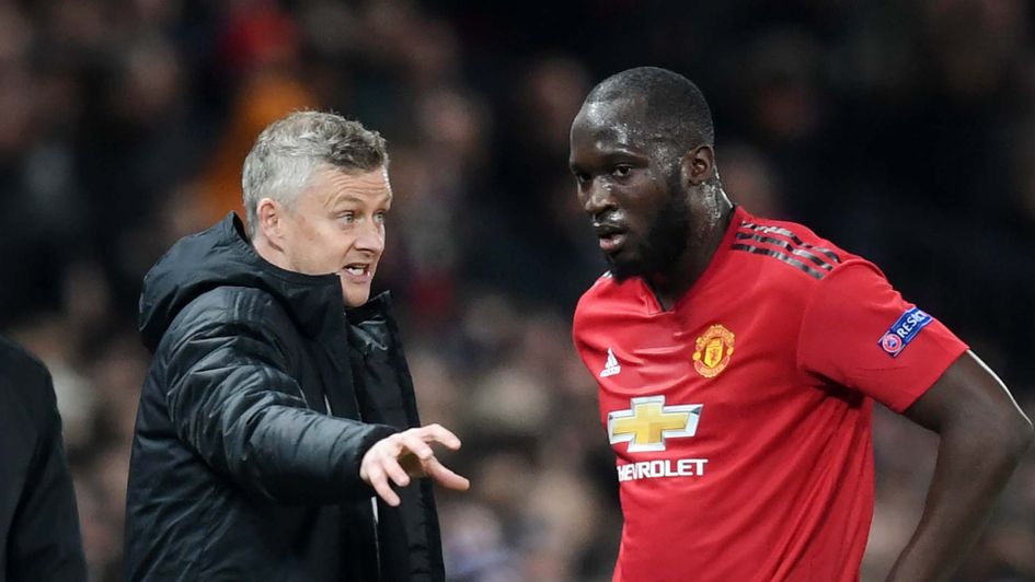 Manchester United manager Ole Gunnar Solskjaer talks to Romelu Lukaku