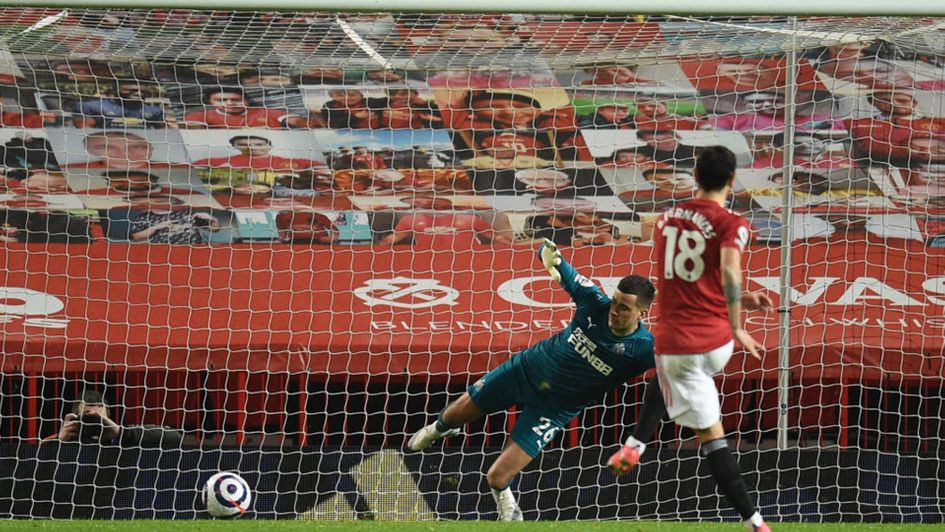 Bruno Fernandes scores from the penalty spot