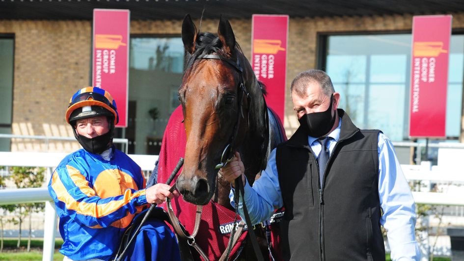 Van Gogh with Seamie Heffernan (left) and groom after his maiden success