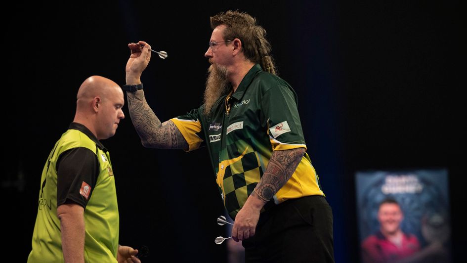 Simon Whitlock in action against MVG (Picture: PDC/Lawrence Lustig)