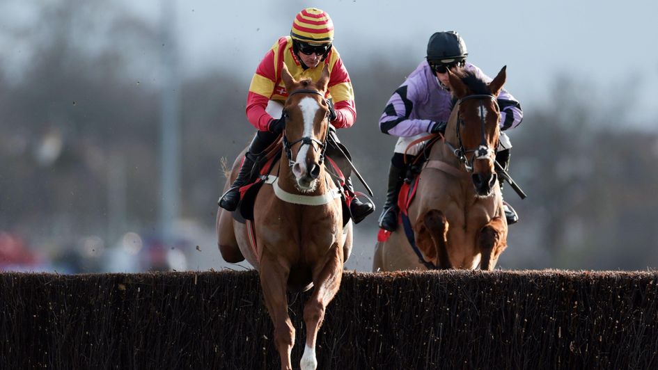 Lookaway on his way to victory at Kempton
