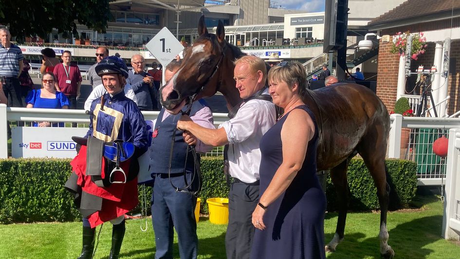 Good Earth poses with connections at Sandown