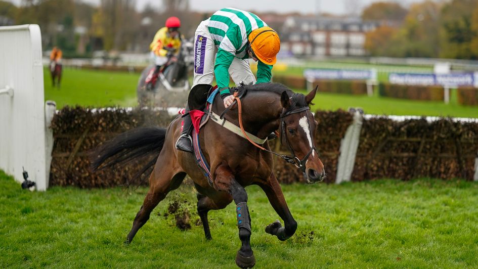 Authorised Speed survives a scare at the last at Sandown