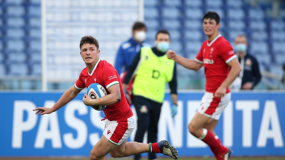 Wales' Callum Sheedy runs through to score their sixth try