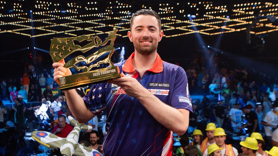 Luke Humphries with the trophy (Tom Horak/PDC)