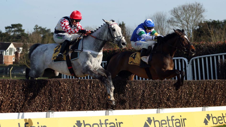 Hoe Joly Smoke (right) is about to score