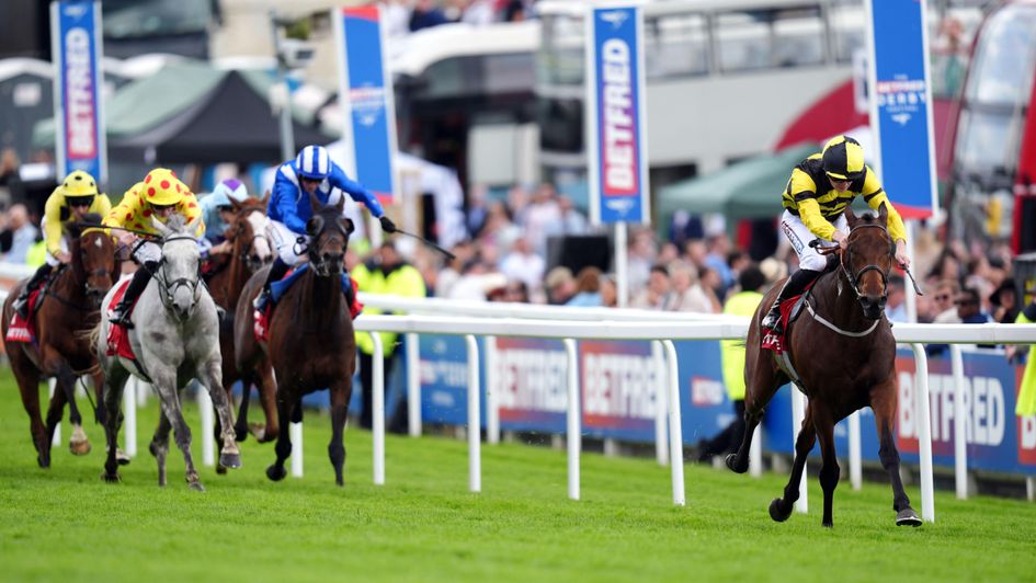 Ecureuil Secret is away and clear at Epsom