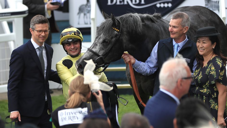 Roger Varian celebrates with Defoe