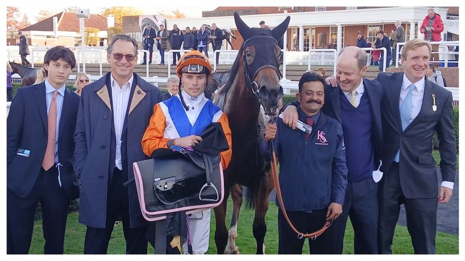 Connections of Siena Storm pose at Newmarket