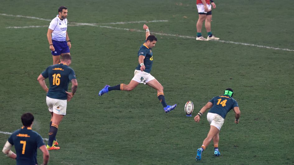 Morne Steyn kicks the winning penalty