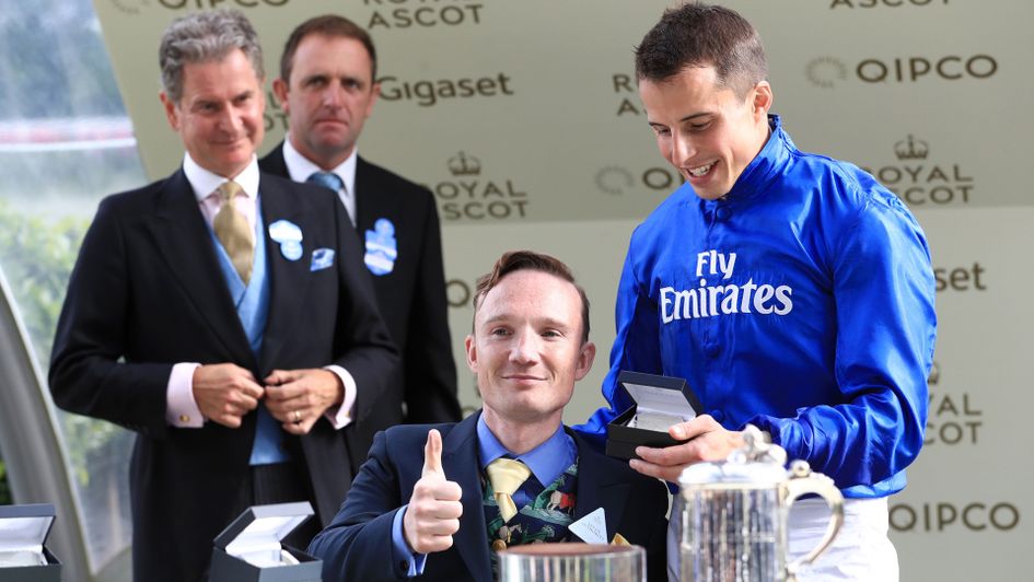 Freddy Tylicki presents the award to William Buick