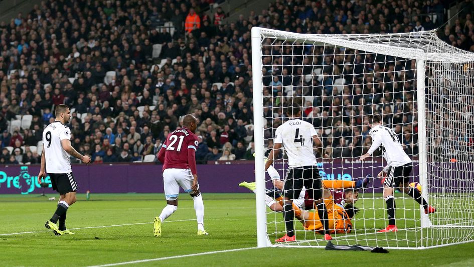 Javier Hernandez scores a controversial equaliser against Fulham