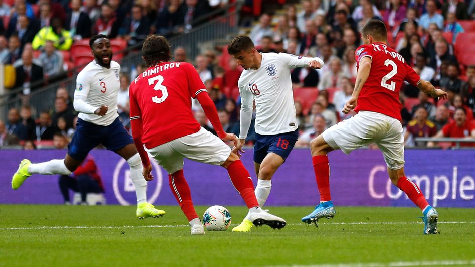 Mason Mount looks to find the net