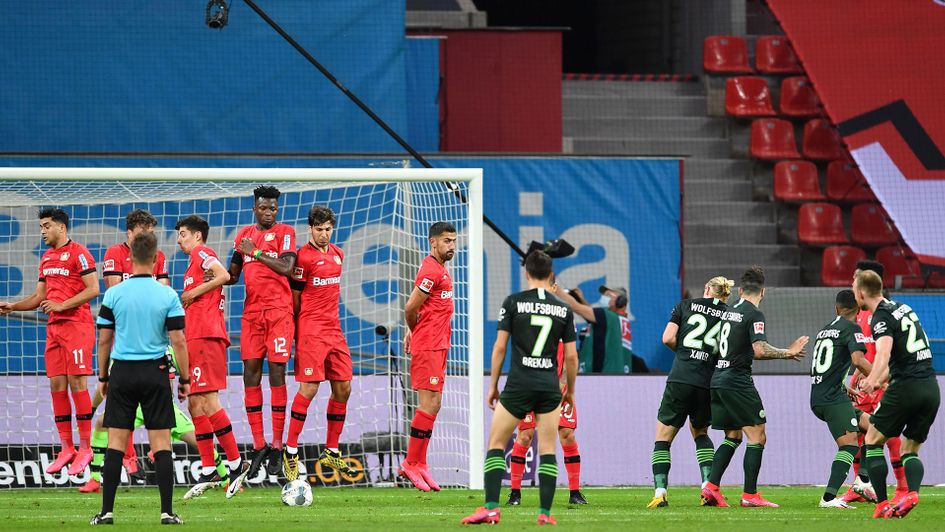 Maximilian Arnold scores a free-kick against Bayer Leverkusen
