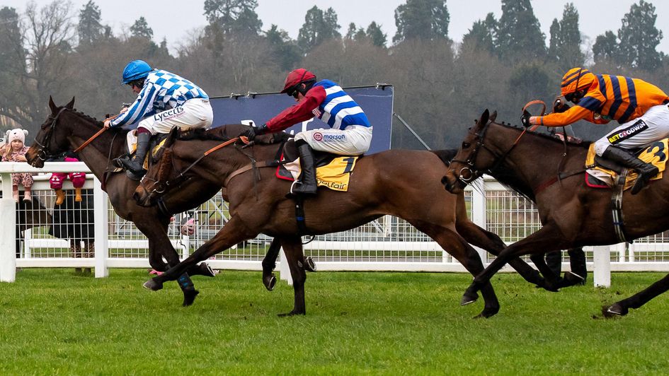 Threeunderthrufive gives chase to Vicctorino