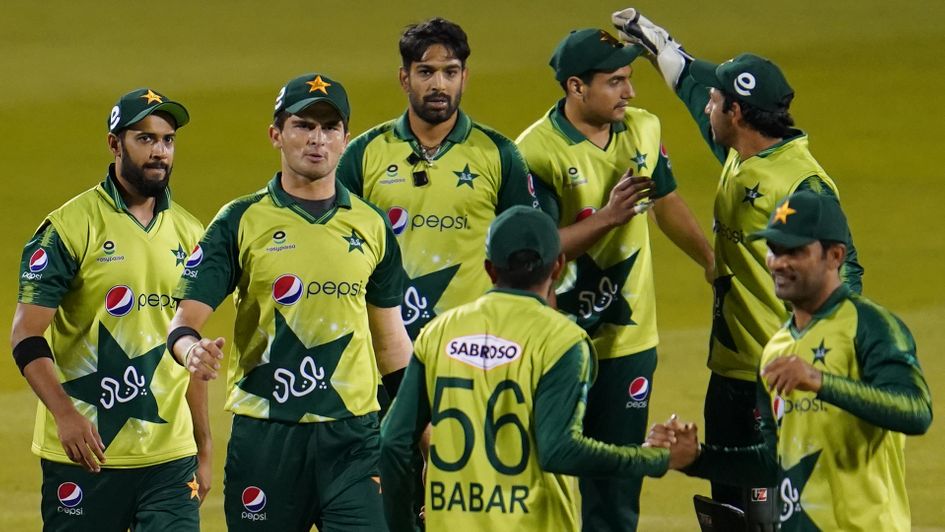 Pakistan celebrate victory over England