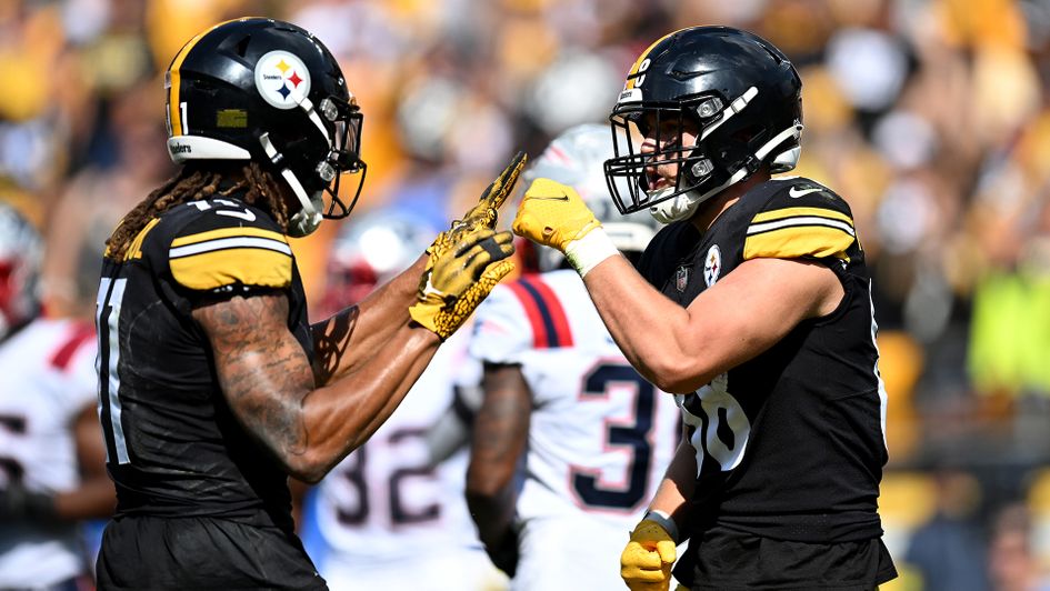Pat Freiermuth celebrates after a touchdown with Chase Claypool