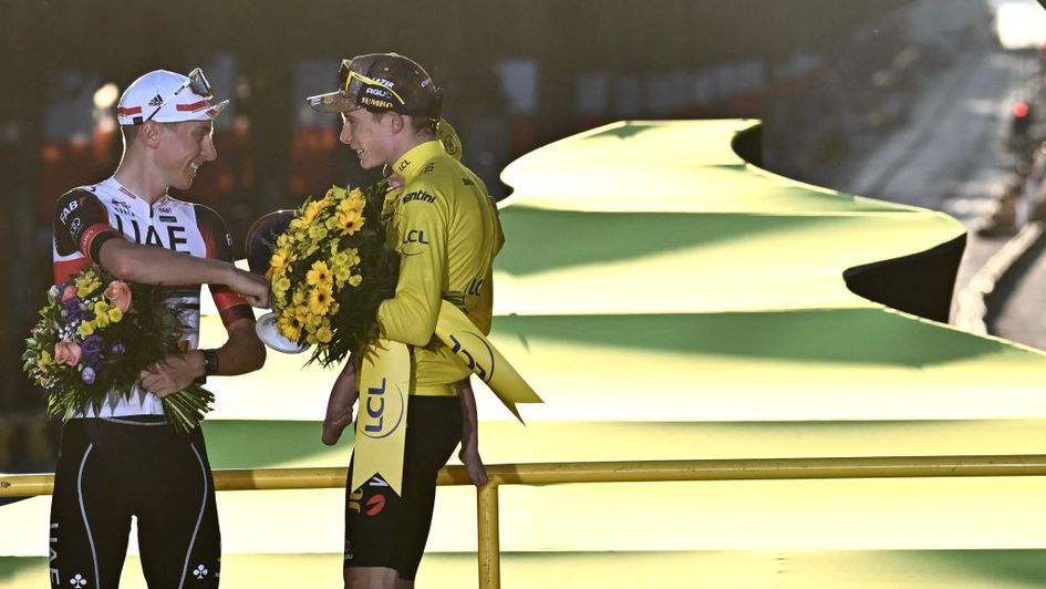 Pogacar (left) can win back the yellow jersey from Vingegaard