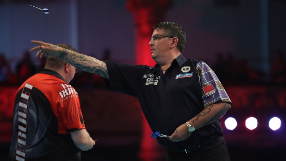Gary Anderson in action at the World Matchplay (Picture: Lawrence Lustig/PDC)