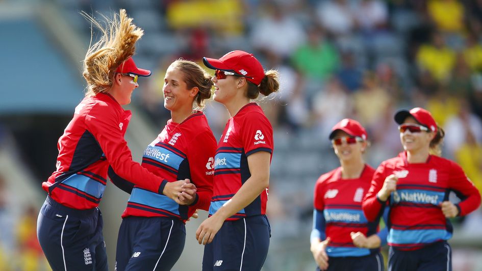 England and Jenny Gunn (C) celebrate
