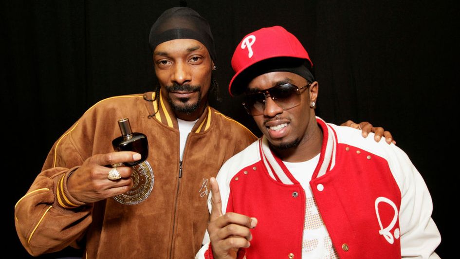 Snoop Dogg sprays P. Diddy with his perfume 'Unforgivable' by Sean John