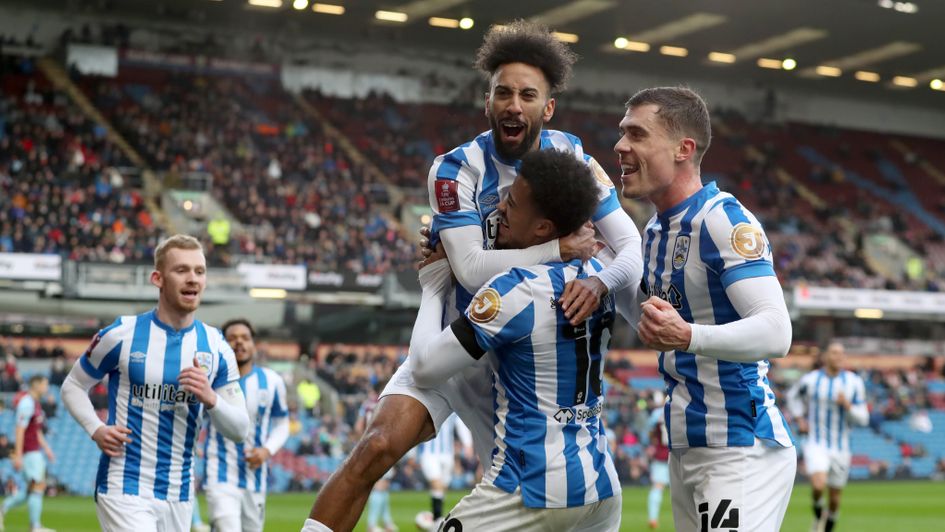 Huddersfield beat Burnley to progress to the fourth round of the FA Cup