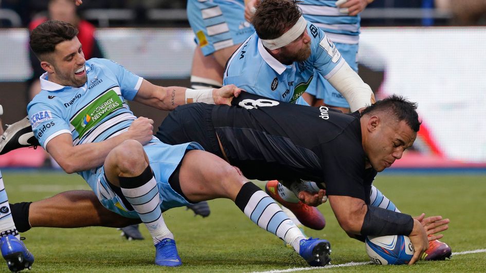 Billy Vunipola of Saracens crashes over against Glasgow