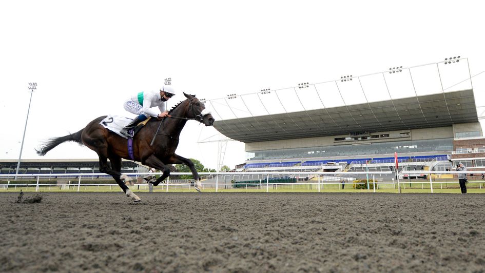 Berlin Tango wins at Kempton